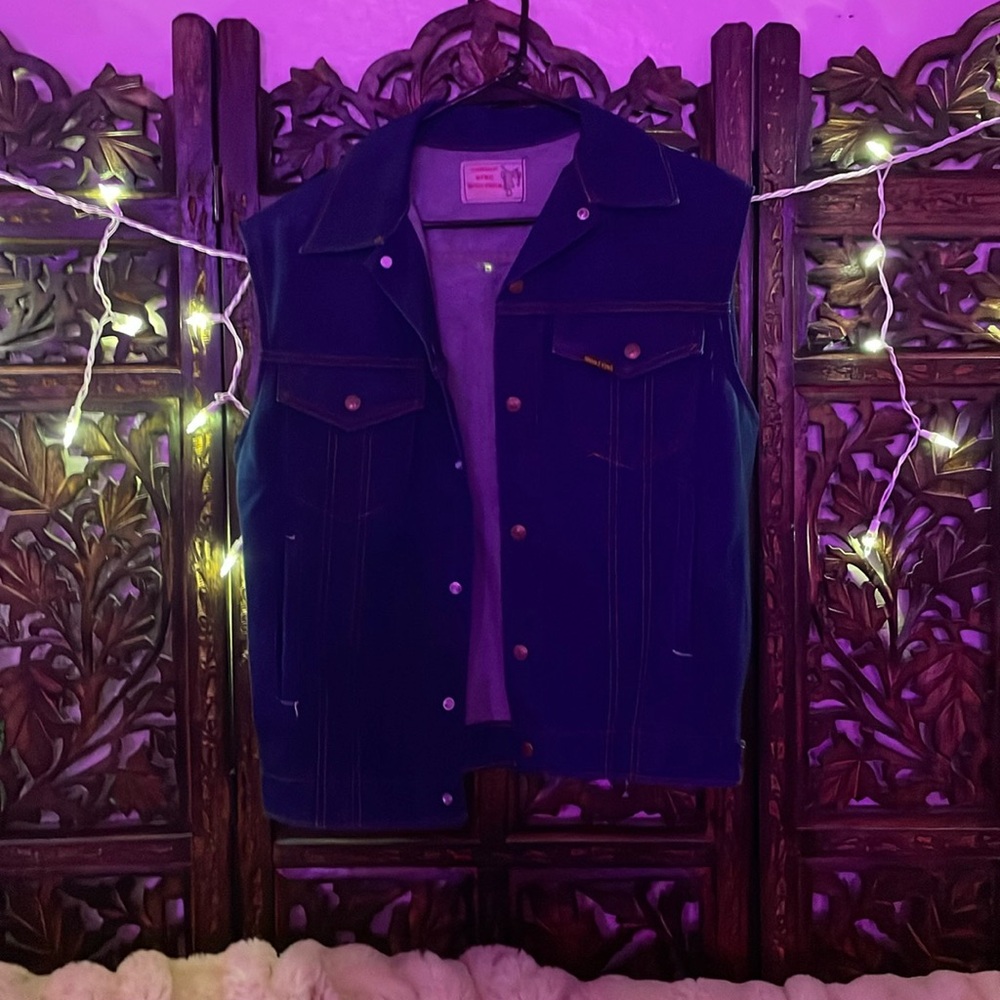 Saddle King denim vest. Size Large, fits as a medium.
